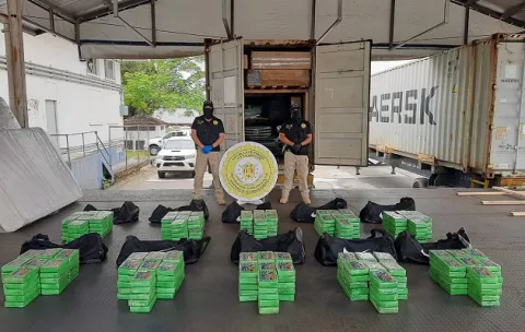 Decomisan 350 paquetes de cocaína en un puerto del Pacífico panameño