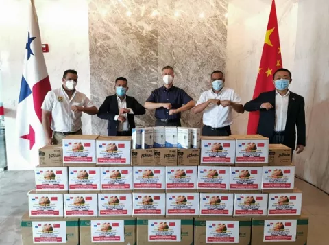 Embajada China dona a Alcaldía de Santiago insumos de lucha contra la COVID-19