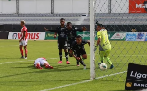 Panameño Gabriel 'Gaby' Torres acerca a Independiente a liderato de Liga en Ecuador