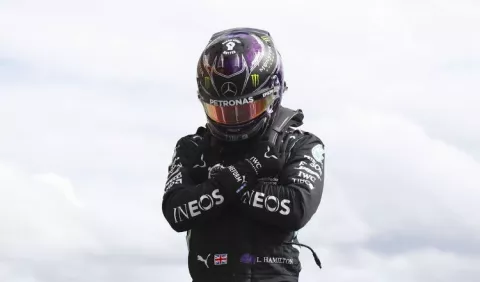 Lewis Hamilton amplía su récord histórico y le dedica su nueva pole a 'Black Panther'