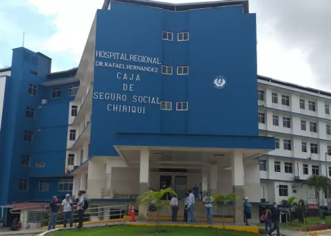 Otro funcionario de hospital en David vive aterrador encierro de más de 3 horas en elevador de torre Covid