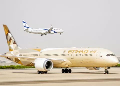 Primer vuelo comercial de Israel a Emiratos Árabes Unidos genera rechazo en Palestina 