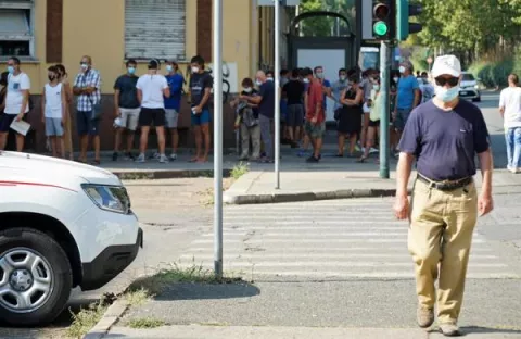 Italia supera los mil contagios diarios y los expertos temen un deterioro
