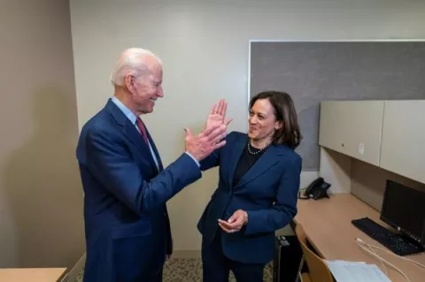 Joe Biden escoge a la afroamericana Kamala Harris como compañera de fórmula