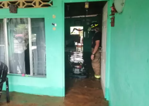 Una vivienda afectada por fuertes lluvias en Agua Buena de Los Santos