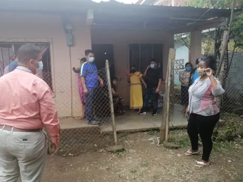 En Los Santos los familiares de las víctimas de la tragedia en Calovébora piden ayuda para ser trasladados al área 