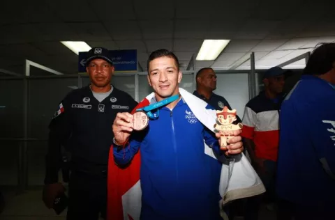 Alvis Almendra busca saldar su deuda en la lucha, clasificando a  Juegos de Tokio