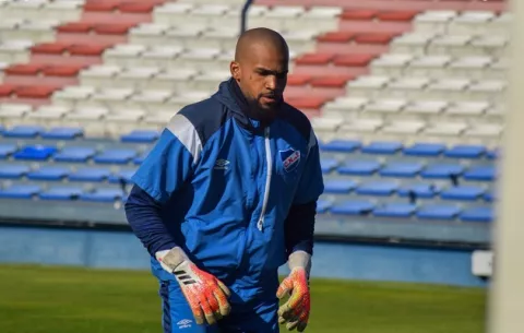 Nacional, de Luis Mejía, empata con  Peñarol en el regreso del fútbol uruguayo