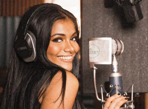 Mehr Eliezer, ex Señorita Panamá, muestra su capacidad vocal