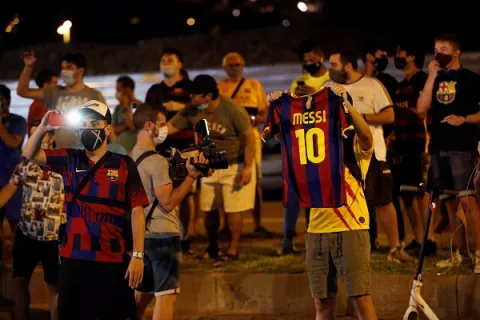 Barcelona pide a Messi que no se retire del club
