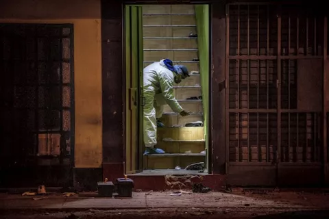 Trece muertos y 6 heridos por avalancha humana en una fiesta clandestina en Perú