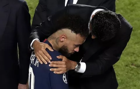 Los memes se burlan del llanto desconsolado de Neymar, tras caer ante el Bayern