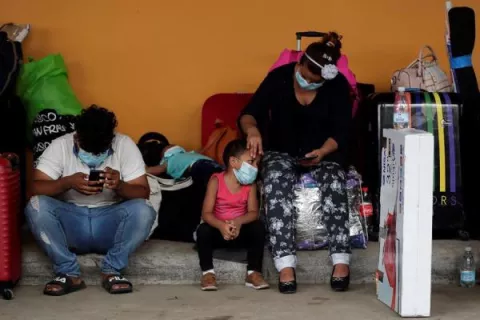 Desalojan de la terminal de Albrook a nicaragüenses que querían salir en caravana de Panamá