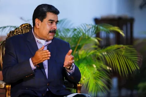 Maduro dice que no le "temblará el pulso" para detener al opositor Guaidó