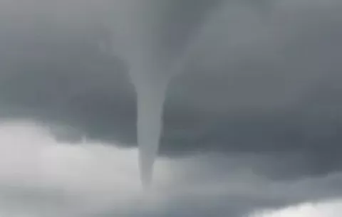 ¡Ni tromba marina, ni gustnado! Fenómeno de Panamá Este era una nube cónica