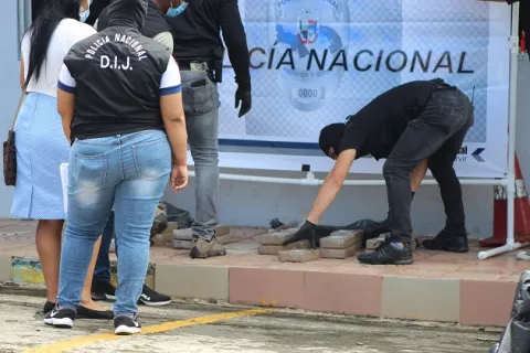 Decomisan 26 paquetes de presunta droga dentro de un vehículo en La Espiga de La Chorrera