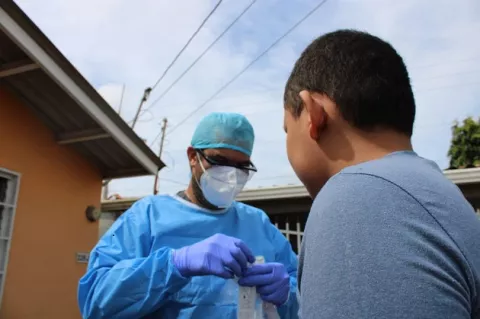 Aplicarán  protocolo farmacológico a pacientes positivos de COVID-19 que estén en casa