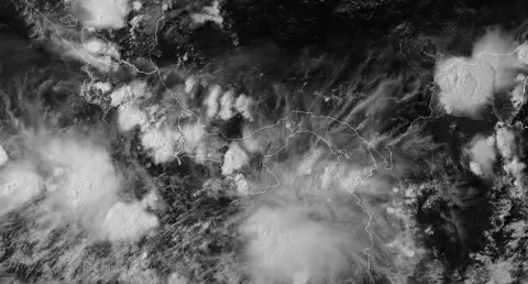 Advierten sobre lluvias y tormentas en Panamá por nueva onda tropical 