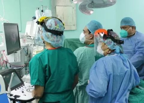 En hospital de Colón realizan la primera cirugía fetal en un embarazo de gemelos 