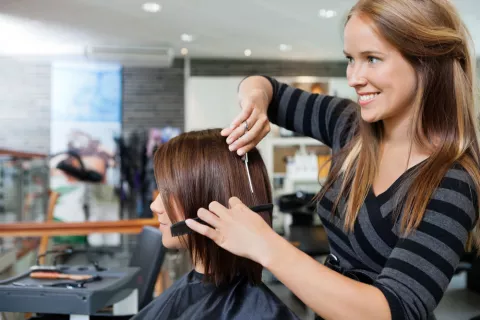 Recelo entre médicos por apertura de salones de belleza y barberías