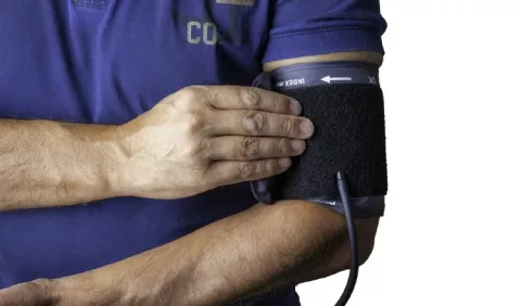 Riesgos de la presión alta frente a la COVID-19