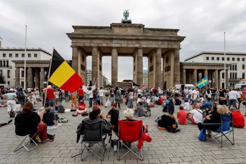 18 policías heridos en la concentración contra las restricciones de Berlín