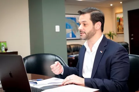 Ministro Ramón Martínez da positivo a la prueba de COVID-19