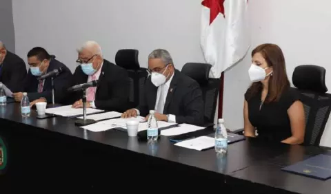 Proyecto que rebaja  sueldos de funcionarios se mantiene rezagado