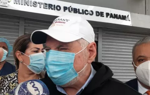 Ricardo Martinelli deja claro que no ha renunciado al principio de especialidad y denuncia atropello en su contra
