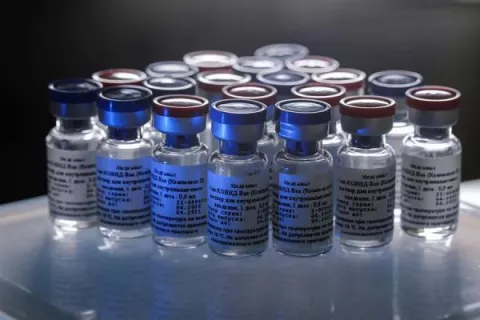 Rusia anuncia la producción de la primera partida de su vacuna anti-COVID-19 Sputnik V