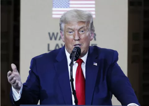 Trump prohíbe cualquier negocio con el desarrollador chino de TikTok a partir de 45 días