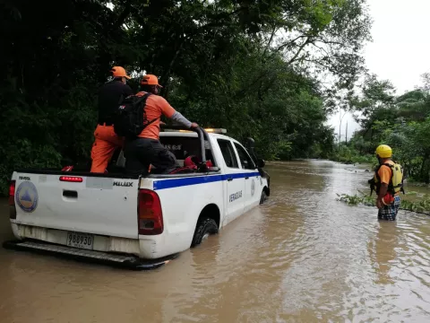 Fuertes lluvias y la crecida de ríos dejan 25 viviendas afectadas en unas 20 comunidades en Veraguas