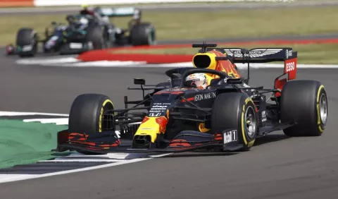 Max Verstappen le para la fiesta a los Mercedes con su gran victoria en Silverstone