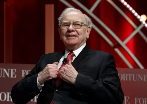 La firma de Warren Buffett pierde $23 mil 451 millones 