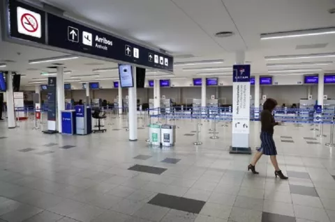 Aerolíneas se alistan en Argentina para posible reinicio de vuelos 