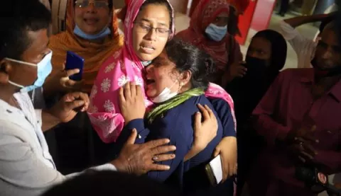 Explosión en una mezquita deja al más de 15 muertos en Bangladesh