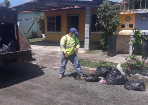 Pandemia de la COVID-19 afecta la recolección de la basura en el distrito de David