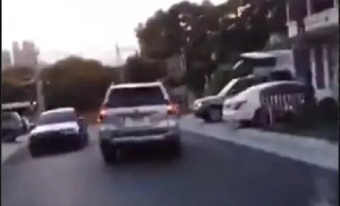 Fotógrafo Mauricio Valenzuela golpeó vidrio y carrocería del automóvil de Ricardo Martinelli