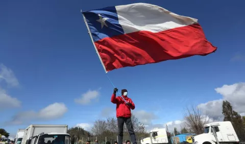 Banco Central de Chile reduce caída del PIB 