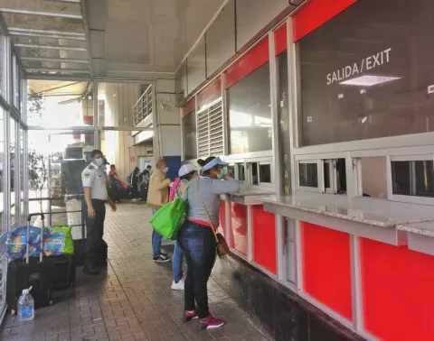 Cerca de 300 nicaragüenses salen de Panamá por el puesto de Control de Paso Canoas