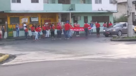 Mujeres de la bases del PRD exigen plazas de trabajo en las calles de Colón