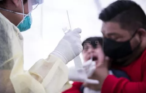 COVID-19 frecuentemente induce síntomas gastrointestinales en niños