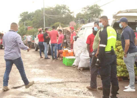 Desalojan de servidumbre pública a vendedores ubicados cerca al Mercado de Abastos provisional de La Chorrera