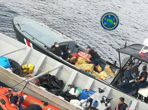 Ticos incautan más de una tonelada de marihuana cerca a aguas panameñas