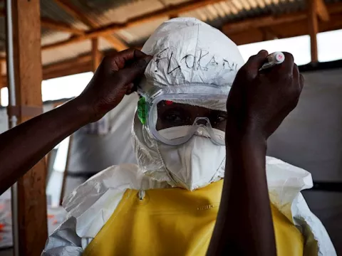 Más de 100 casos y casi 50 muertos por ébola en el noroeste de RD del Congo