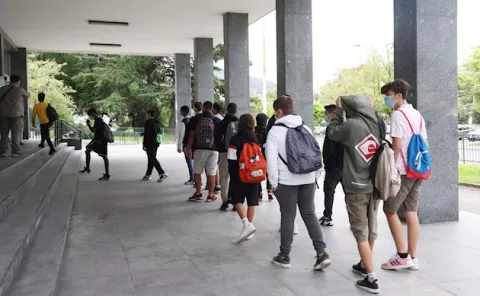 Italia abrirá los colegios con seguridad aunque prevé dificultades