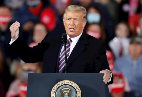 Donald Trump dice que si no fuera por él habría millones de muertos de COVID-19