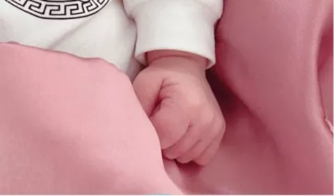Taylor Swift le lleva un regalo a la hija de Gigi Hadid
