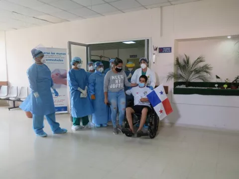 La sala cinco de COVID en el hospital Nicolás Solano es una zona de luchas y esperanzas