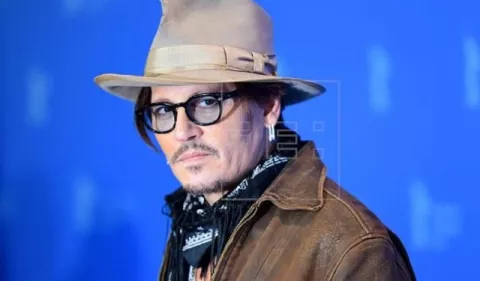 Johnny Deep dijo que Donald Trump lo hace reír